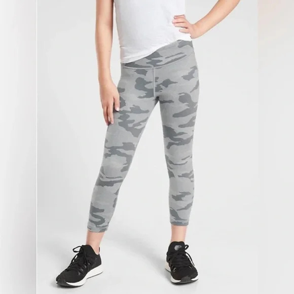 Athleta Girl Chit Chat Capri XXL 16 Gray Camouflage Cropped Leggings Logo - Picture 1 of 6